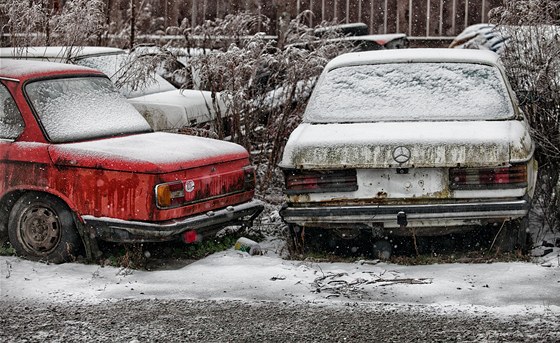 Chebtí kriminalisté pozdji pi vyetování ukradený automobilu objevili u bez náhradních dílu ve sbrn. Vrátili ho zpt majiteli. Ilustraní snímek