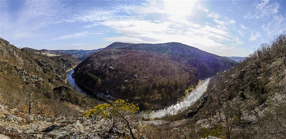 Panorama - pohled z Hadí skály s dominantou vrcholu Medník