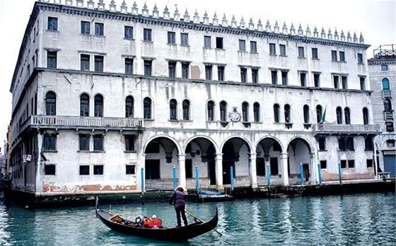 Benetton koupil palác Fondaco dei Tedeschi poblí mostu Rialto ped pti lety a