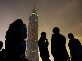 Do tmy se ponoil i slavný mrakodrap Tajpej 101 v asijském Tchaj-wanu.