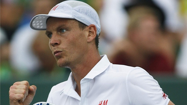 Tomá Berdych se raduje z postupu do osmifinále na turnaji v Miami. Kolumbijec