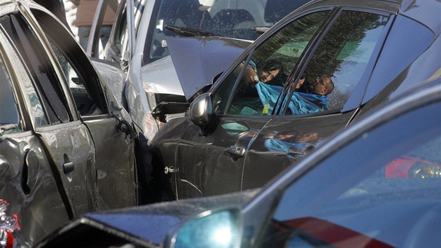 Provoz na spojnici Prahy a Brna se zastavil v obou smrech. Mnoho lid zstalo na dlnici uvznno v kolonch. (20. bezna 2008)