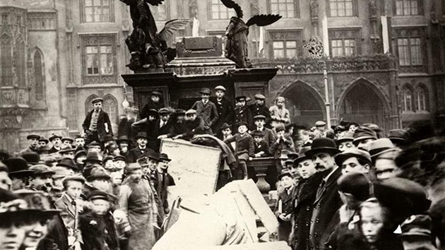 Stržení sloupu bylo jakýmsi happeningem bohémy kolem Franty Sauera, spisovatele a přítele Jaroslava Haška.