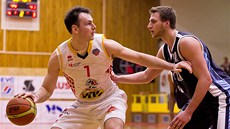 BRÁNĚNÍ. Momentka z utkání mezi basketbalisty Pardubic a Kolína, BRÁNĚNÍ. Momentka z utkání mezi basketbalisty Pardubic a Kolína,