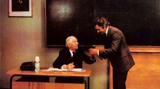 Z filmu Marečku, podejte mi pero (1976) - František Kovářík a Ladislav Smoljak Z filmu Marečku, podejte mi pero (1976) - František Kovářík a Ladislav Smoljak
