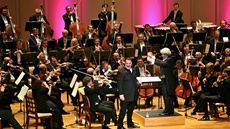 Česká filharmonie v Abú Zabí doprovodila pěvce Bryna Terfela. Česká filharmonie v Abú Zabí doprovodila pěvce Bryna Terfela.