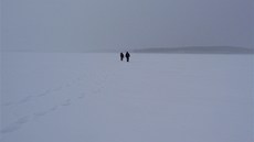 Zamrzlé jezero ebarkul, do kterého meteorit 15. února dopadl.