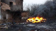 Poár skládky u Skivan na Hradecku zpsobil bezdomovec. (25. 3. 2013)