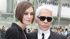 Karl Lagerfeld se svou múzou Keirou Knightley Karl Lagerfeld se svou múzou Keirou Knightley