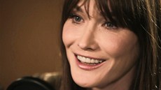 Carla Bruniová ve studiu při nahrávání alba Little French Songs Carla Bruniová ve studiu při nahrávání alba Little French Songs