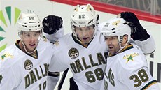 PO GÓLU. Hokejisté Dallasu Reilly Smith, Jaromír Jágr (uprostřed) a Vernon PO GÓLU. Hokejisté Dallasu Reilly Smith, Jaromír Jágr (uprostřed) a Vernon