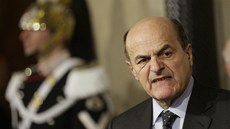 Předák italské levice Bersani mluví s novináři poté, co byl pověřen sestavením Předák italské levice Bersani mluví s novináři poté, co byl pověřen sestavením