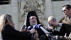Kyperský arcibiskup Chrysostomos II. nabídl, že zastaví majetek církve, aby Kyperský arcibiskup Chrysostomos II. nabídl, že zastaví majetek církve, aby