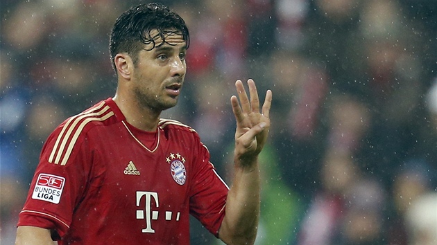 TYI. Claudio Pizarro, tonk Bayernu Mnichov, skroval v utkn proti Hamburku tyikrt.