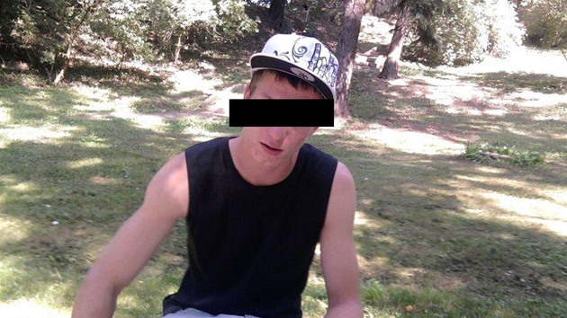 Policii sthan mladk Jakub D,, kter podle policist pihlel brutln vrad patnctilet dvky z Jihlavska