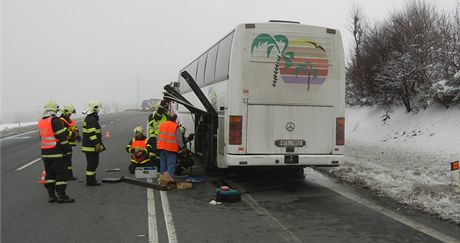 Autobus ze Slovenska u do Havíova nedojel, v plné rychlosti mu upadla zadní