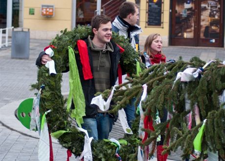 Studenti brnnskch vysokch kol vztyili na nmst Svobody mjku.