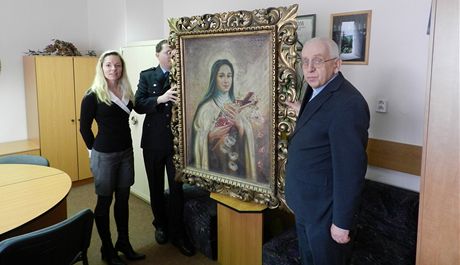 Obraz, který ukradl zlodj z kostela frantikán, si piel na policii pevzít