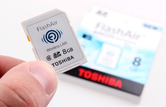 V SD kart Flash Air je mimo 8 GB pamti i wi-fi pístupový bod a HTTP server.