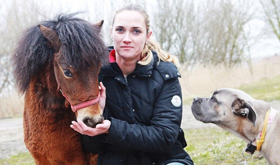 Duí farmy ve Spojilu je Diana Houdová, která se doslova kamarádí s kadým