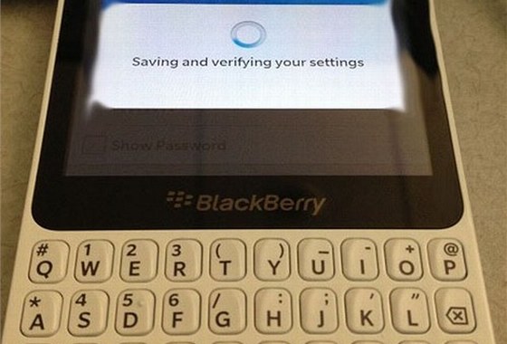 Uniklá podoba chystaného levnjího BlackBerry R10