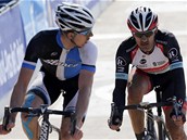 KDO M TO PEDJ͎D? Sep Vanmarcke (vlevo) se ohl na Fabiana Cancellaru,
