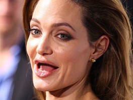 Angelina Jolie bez zub
