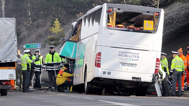 U Rokycan havaroval francouzsk autobus pln dt. (8. dubna 2013)
