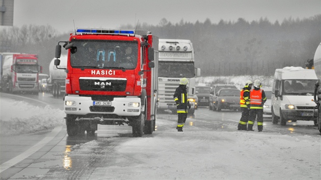 Na vce ne tyi hodiny zablokovala dopravn nehoda osmi aut ve stedu 3. dubna 2013 dlnici D1 mezi Olomouc a Ostravou.