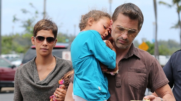 Halle Berry s Olivierem Martinezem a dcerou Nahlou