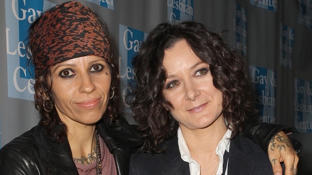 Linda Perry a jej ptelkyn Sara Gilbertov