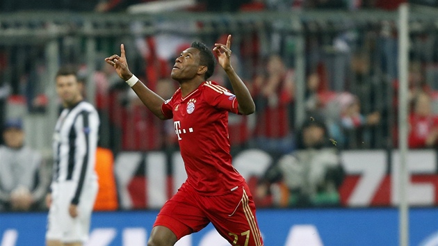 Obránce David Alaba z Bayernu Mnichov slaví gól, který ped chvílí vstelil.