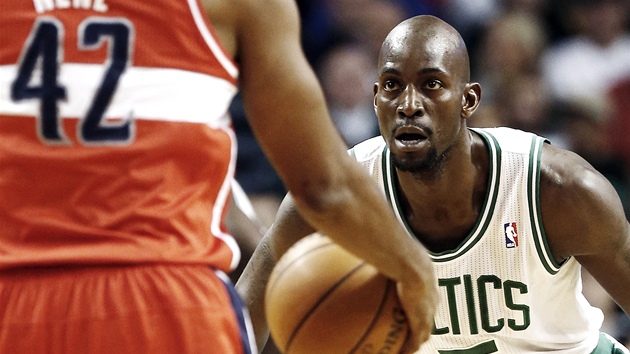 Kevin Garnett z Bostonu v utkn proti Washingtonu.