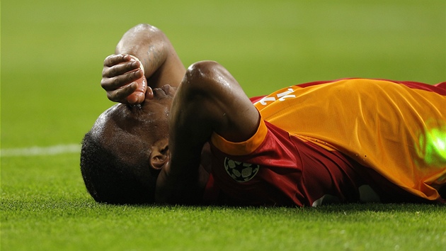 NEDA SE. Didier Drogba z Galatasaraye Istanbul bhem zpasu proti Realu Madrid.