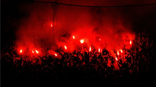TURET KOTELNCI. Fanouci Galatasaraye Istanbul bhem utkn na stadionu Realu Madrid.