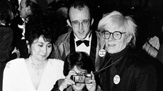 Kulturní kypní. Yoko Ono, Keith Haring a Andy Warhol. S fotoaparátem Seann...
