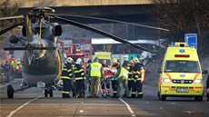 Tce zranné obti nehody francouzského autobusu u Rokycan transportovali do...