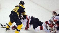 V ANCI. Jaromír Jágr se tlail za prvním gólem v dresu Boston Bruins. V téhle...