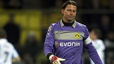 Roman Weidenfeller, branká Dortmundu, zpytuje svdomí poté, co inkasoval v