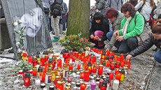Asi tisícovka lidí na jihlavském Masarykově náměstí zavzpomínala na brutálně Asi tisícovka lidí na jihlavském Masarykově náměstí zavzpomínala na brutálně