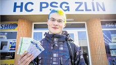 MÁM VSTUPENKU! Fanoušek David Šťastný z Lutoniny si nechal na hlavu udělat MÁM VSTUPENKU! Fanoušek David Šťastný z Lutoniny si nechal na hlavu udělat