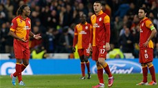 CO SE S NÁMI DĚJE? Didier Drogba (vlevo) a jeho spoluhráči z Galatasaraye CO SE S NÁMI DĚJE? Didier Drogba (vlevo) a jeho spoluhráči z Galatasaraye