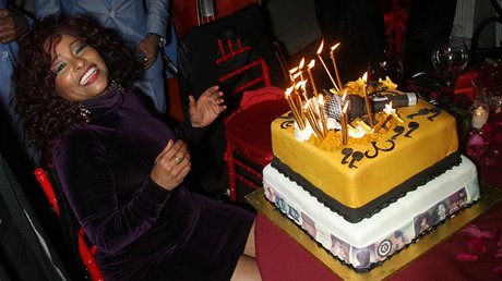 Americká zpvaka Chaka Khan oslavuje své edesátiny (bezen 2013).