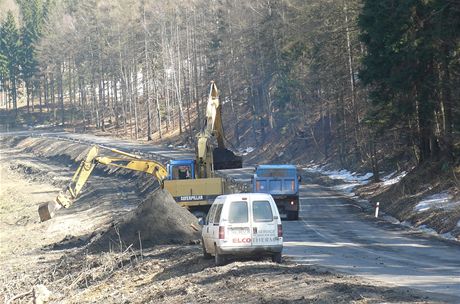 Prsmyk na Pasách se opravuje, objíky na Broumovsko vedou pes Jetichov.