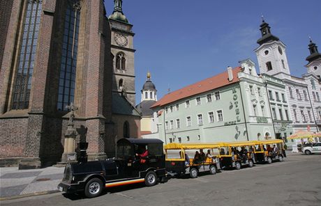 Turistický vláek jezdí napíklad v Hradci Králové. Podobný by do dvou let mohl kiovat i Jihlavu.