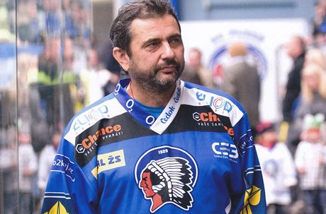 Zdenk Hrka komentuje hokejové zápasy v Plzni u estnáct let a skvlou atmosféru finálových zápas si uije spolu s fanouky.