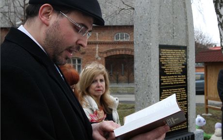 V Tricích na Olomoucku odhalili pomník obtem holocaustu a zárove i...