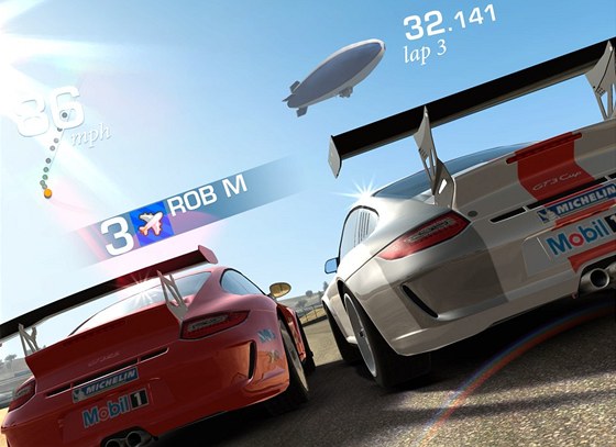 Závody Real Racing 3 se pyní vynikající grafikou i odladním ovládáním.