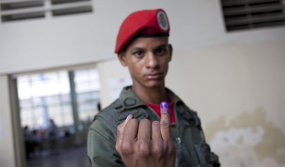 Venezuelský voják práv odvolil.Jihoamerická zem vybírá nového prezidenta (14.