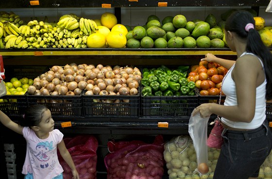 Lidé v Brazílii kupují rajata s opatrností. Zelenina je letos rekordn drahá.